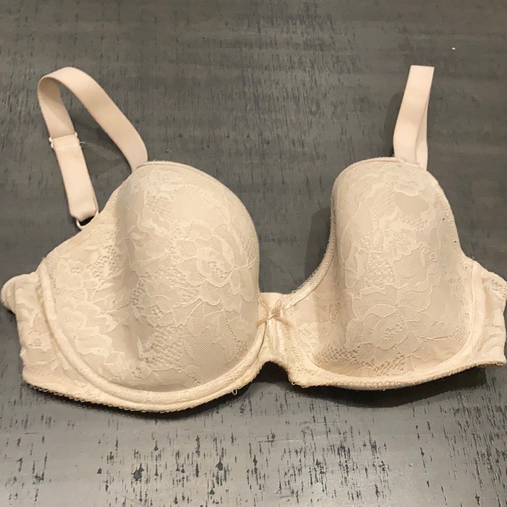 Wacoal size 34DDD beige floral embroidered bra